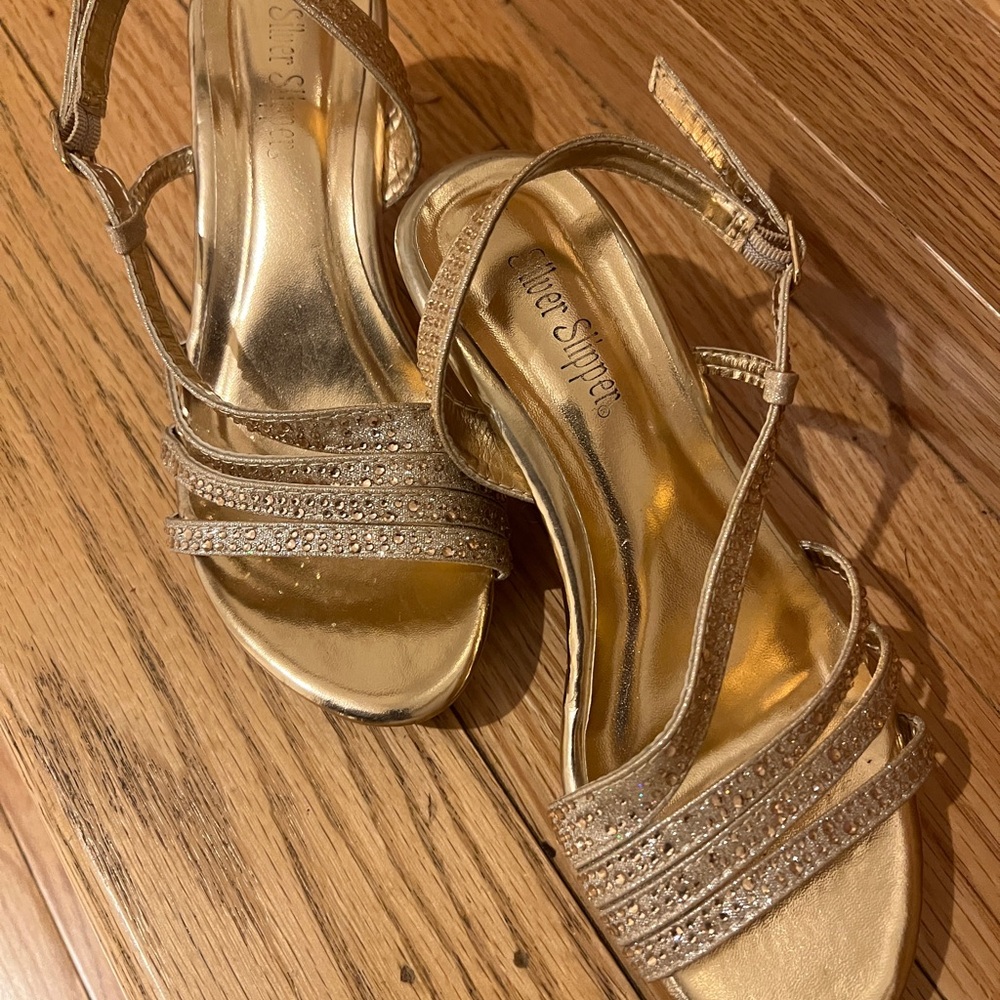 AEROSOLES Metallic Gold Strappy Kids Slingback Heels - Picture 2 of 4